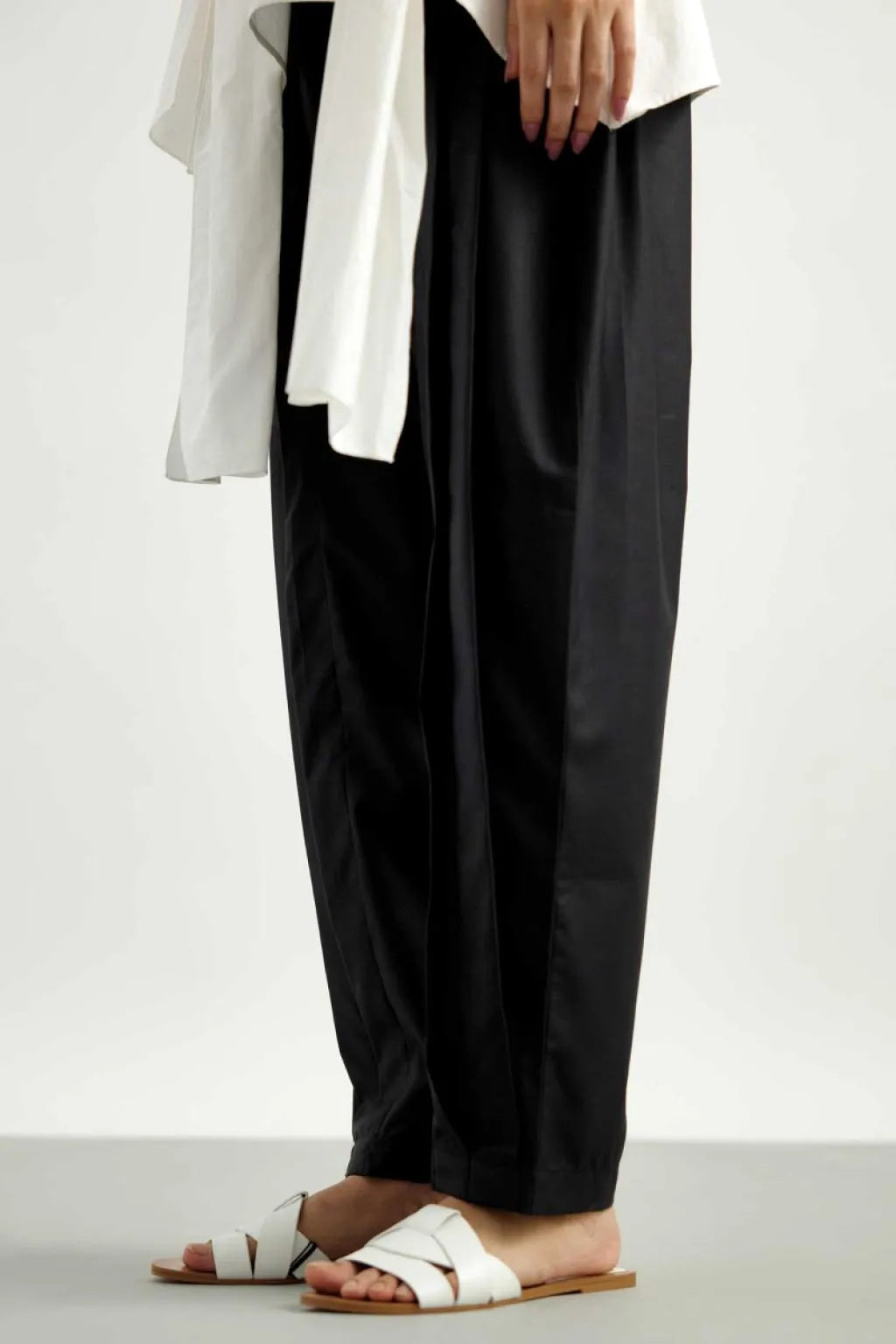 Black Two Pleats Pant